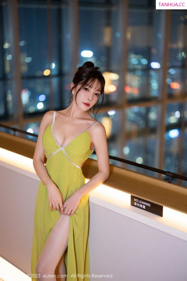 陈芝 芝芝Booty [XiuRen]高清写真图 2023.11.21 No.7696 徐莉芝Booty 长裙美腿第8张图片